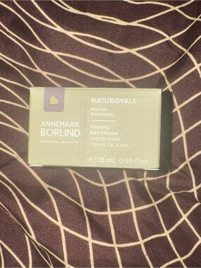 NatuRoyale Firming Day Cream Serum - Green